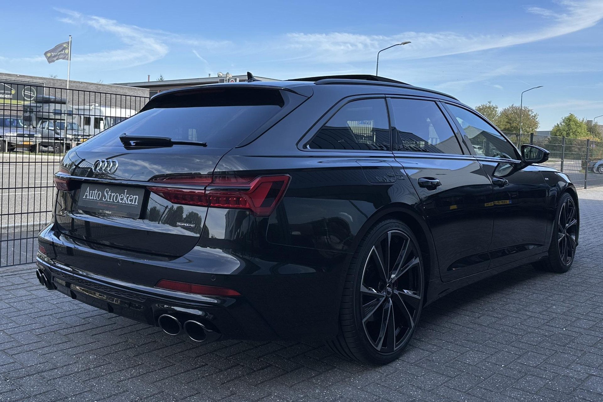 47893950-9.jpg